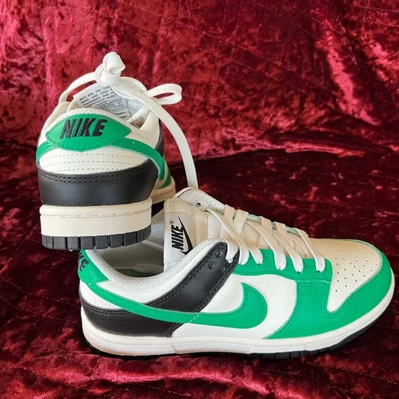 Nike Classic Green and White Dunk low Shoes.  Size 6 - Picture 2 of 6
